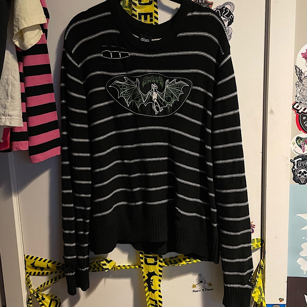 SWIXXZ Striped knit bat sweater!